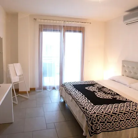 Lacroma Aparthotel Grado Room photo