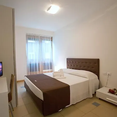 Lacroma Aparthotel Grado Exterior photo