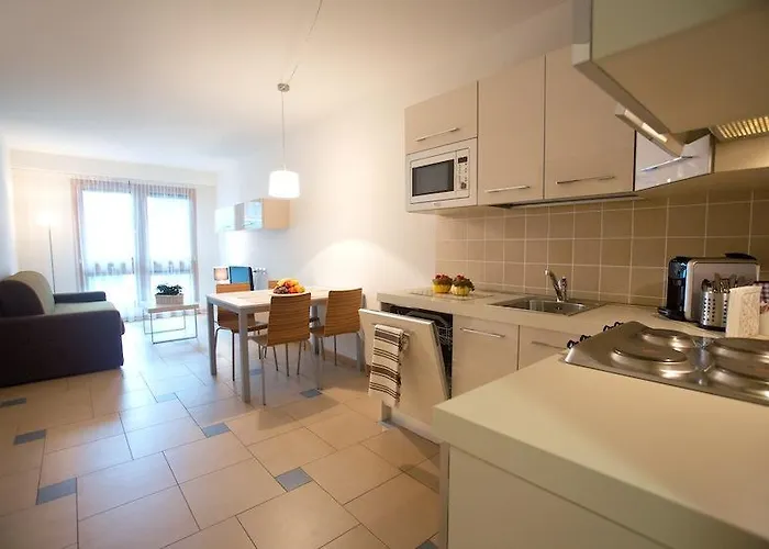 Lacroma Aparthotel