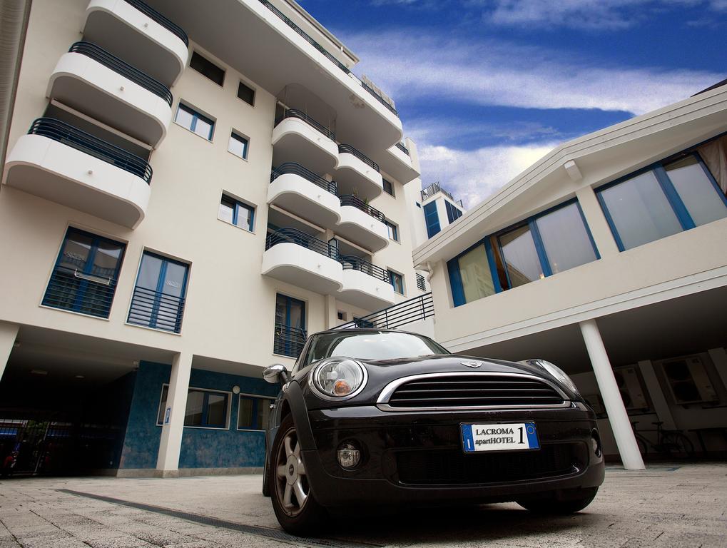 Lacroma Aparthotel