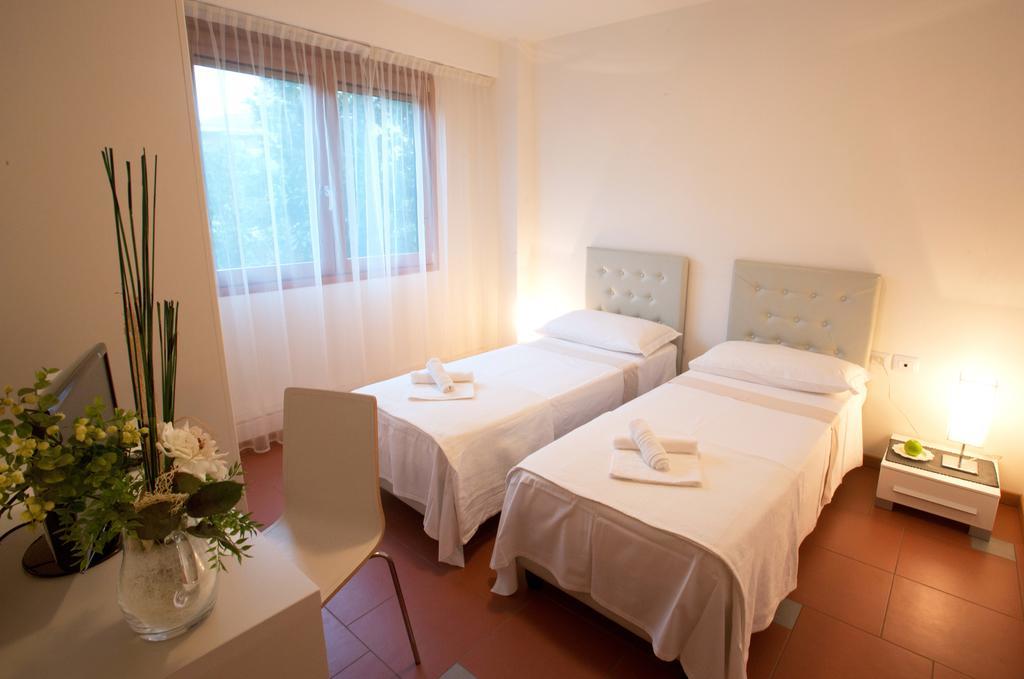Aparthotel Lacroma 3*