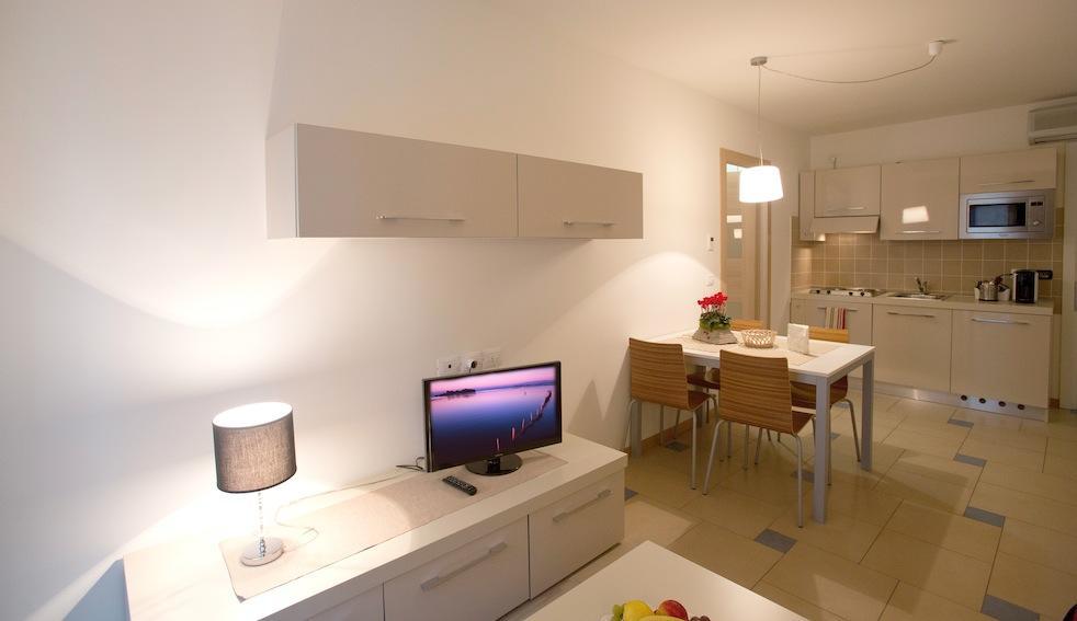 Aparthotel Lacroma